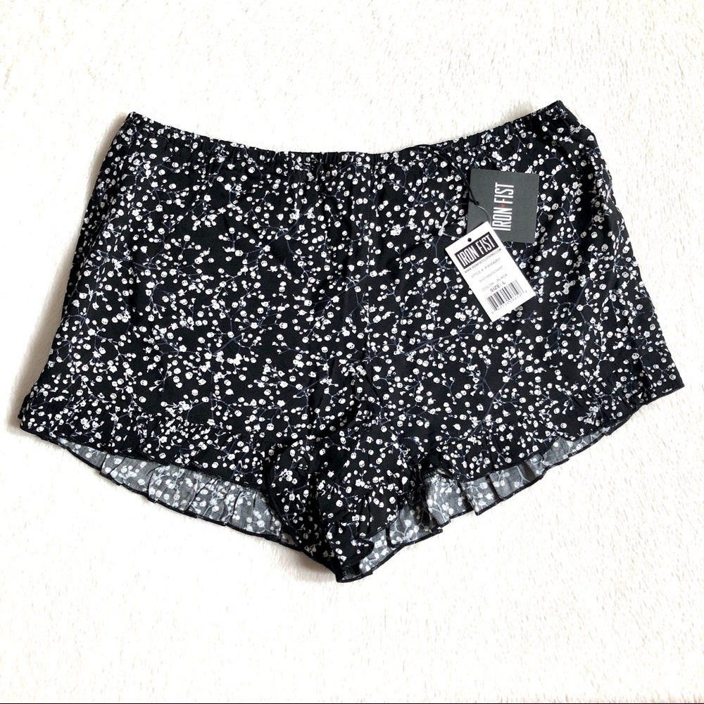 Iron Fist Death Breath Short with Skulls Size L - Picture 1 of 8
